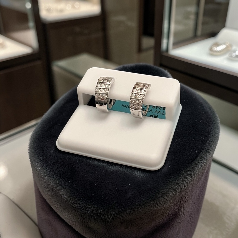 Moissanite 925 Sterling Silver Huggie Earrings 0.53 CTW VVSD (NWT)